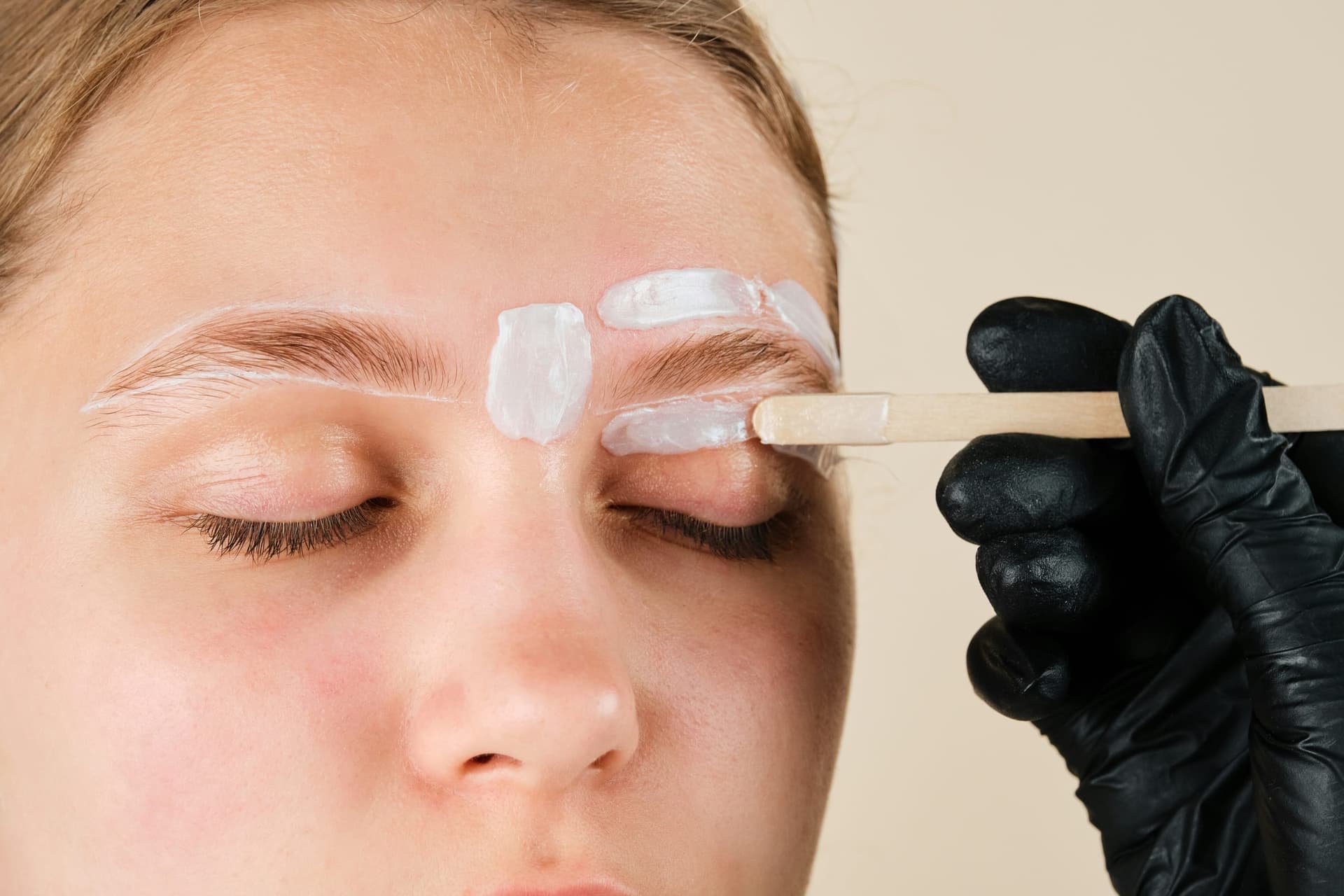 What to Expect from Your First Eyebrow Waxing at Ritual Beauty Room: A Comprehensive Guide