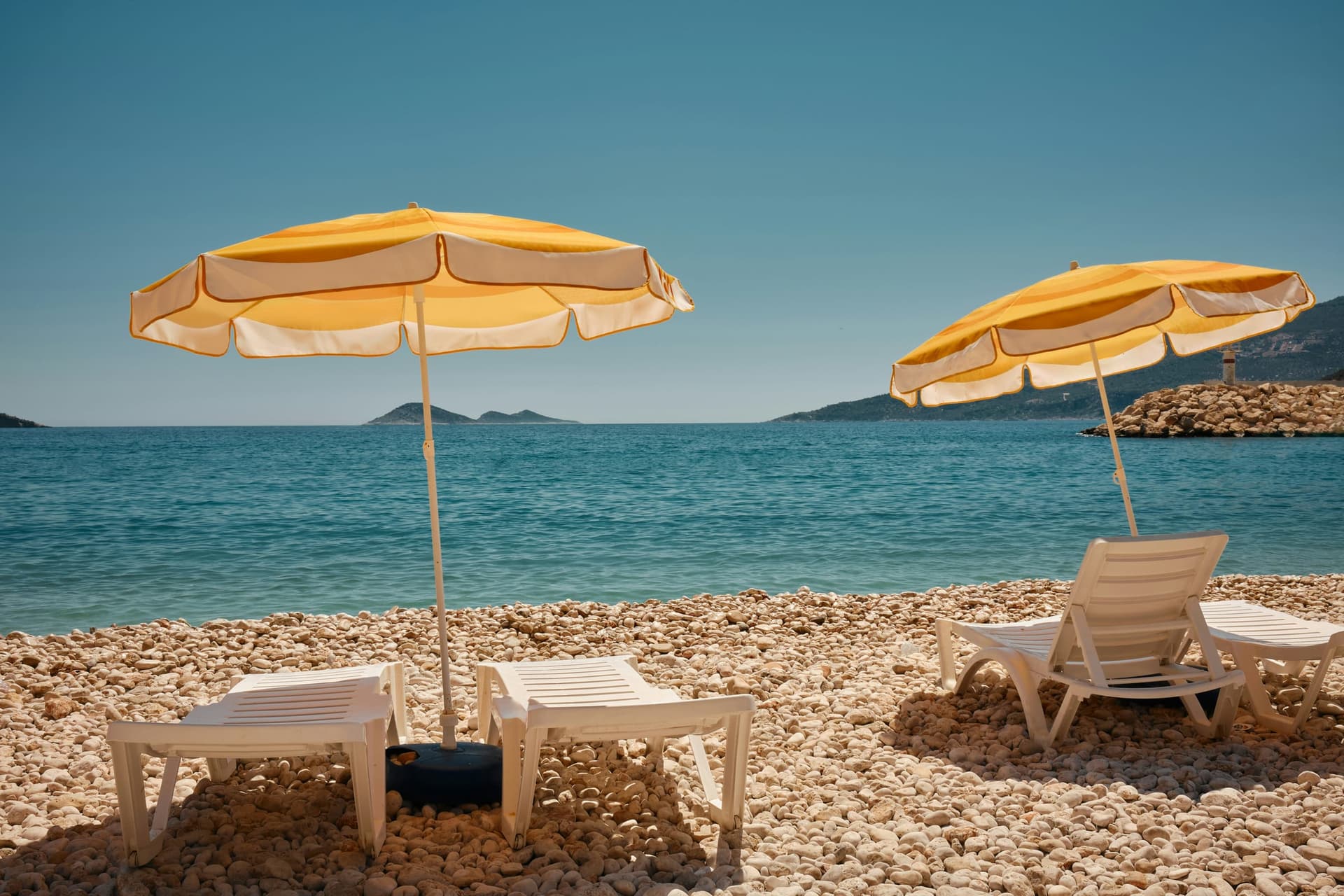 Summer Brow Care: How Heat and Sweat Affect Microblading and Lamination